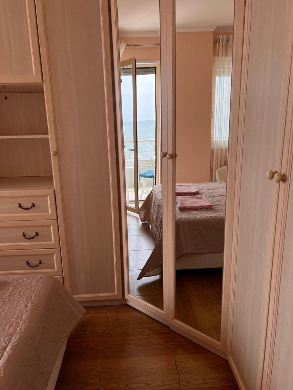 Sea View-Apartment On The Beach - Durrs2 Durrës 외부 사진