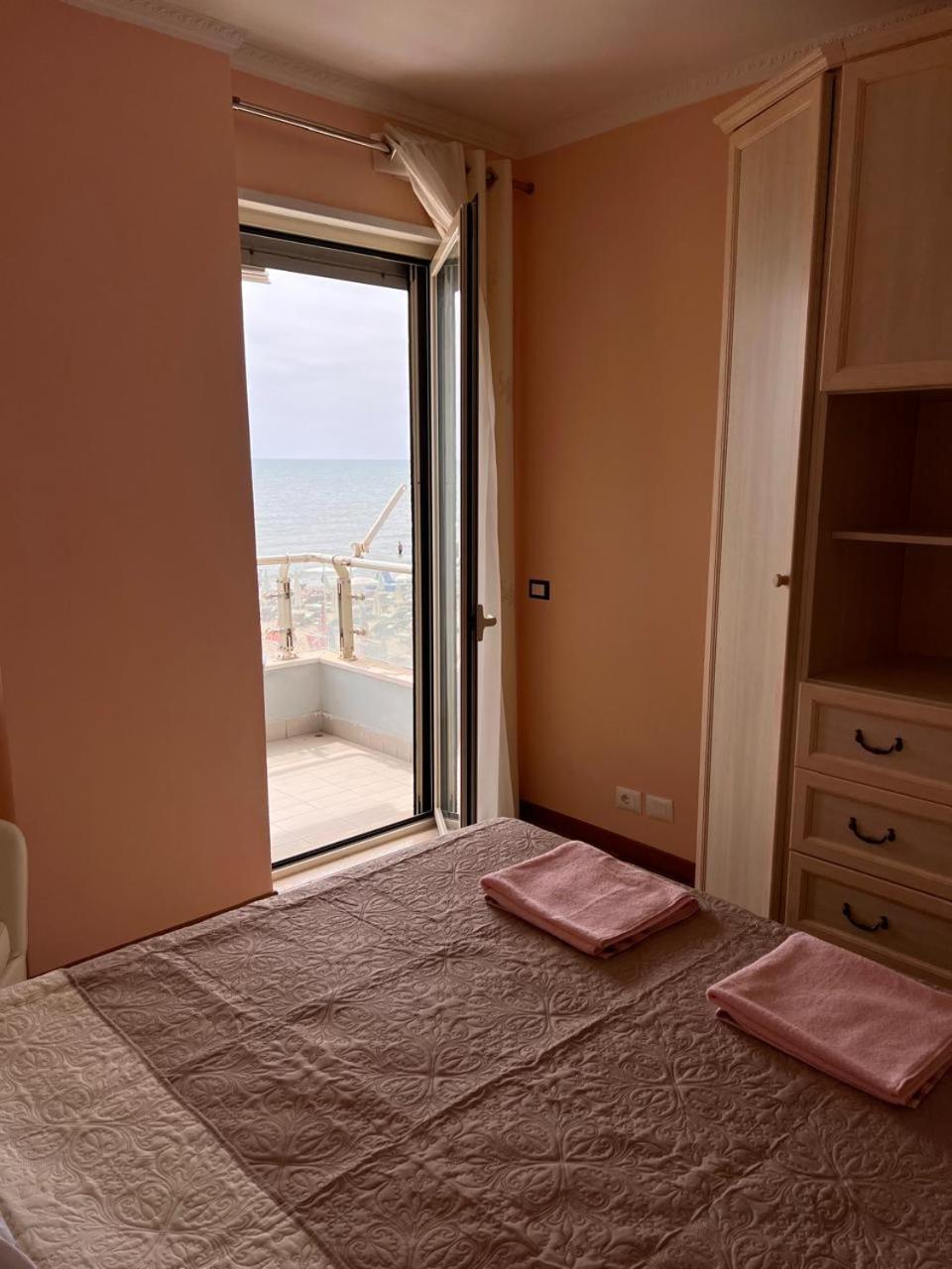 Sea View-Apartment On The Beach - Durrs2 Durrës 외부 사진