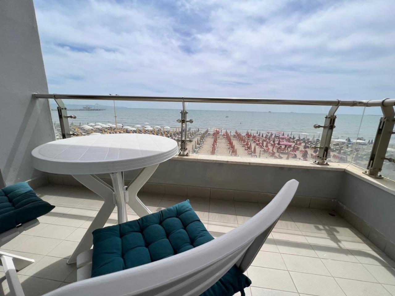 Sea View-Apartment On The Beach - Durrs2 Durrës 외부 사진