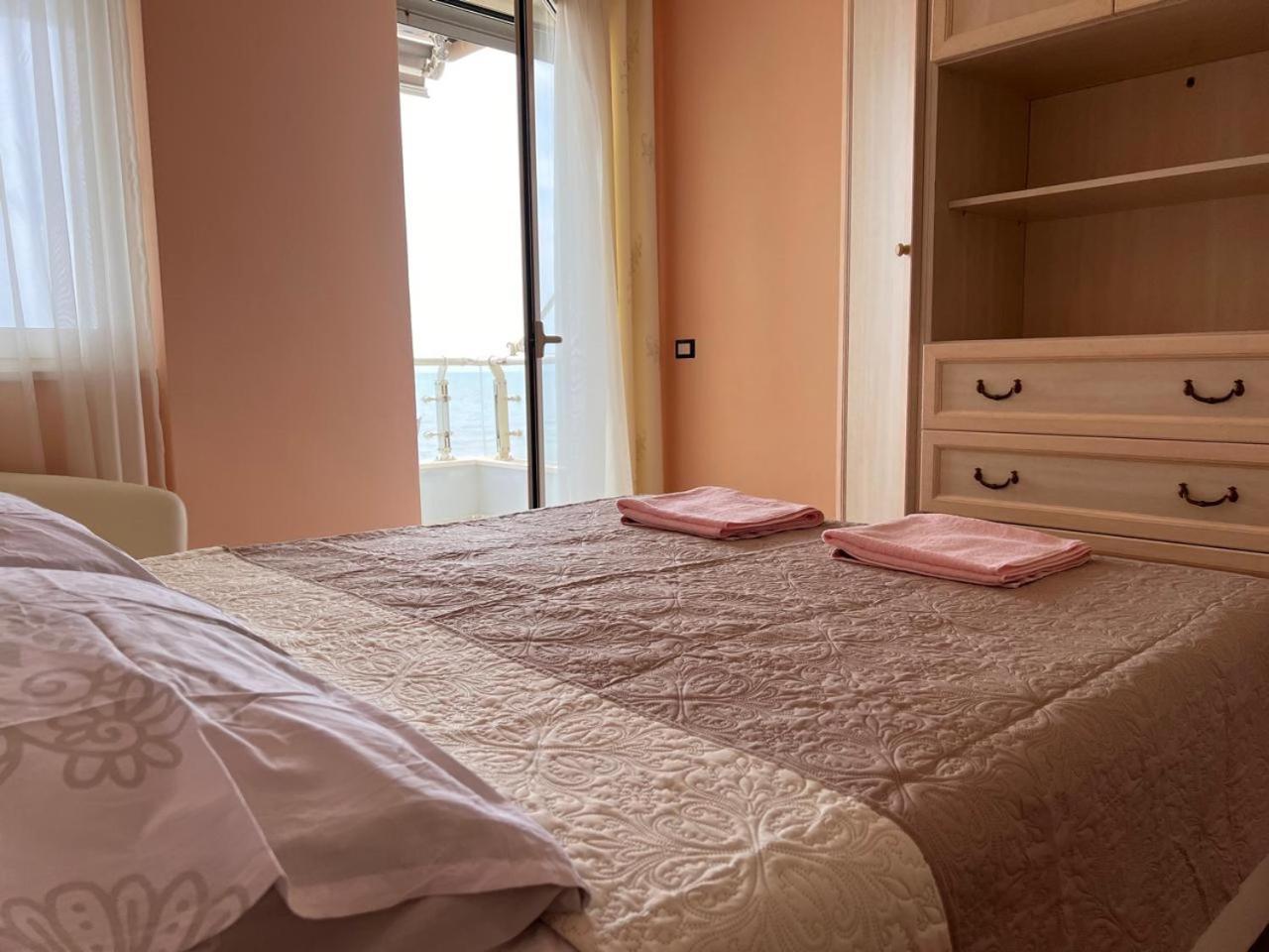 Sea View-Apartment On The Beach - Durrs2 Durrës 외부 사진